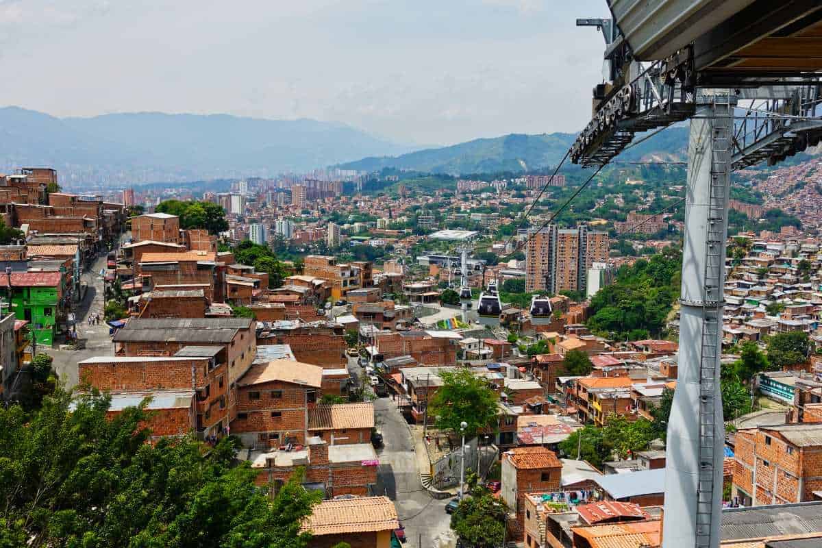 Blich auf die Comuna 13 in Medellin von oben